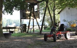 Κήπος έξω από το Ferienwohnungen Wulfshof II