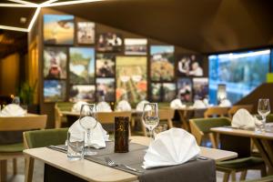 Ein Restaurant oder anderes Speiselokal in der Unterkunft Hotel Vinotel Gospoja 