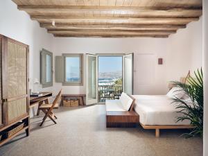 Postel nebo postele na pokoji v ubytování Belvedere Mykonos - Hilltop Rooms & Suites - The Leading Hotels of the World