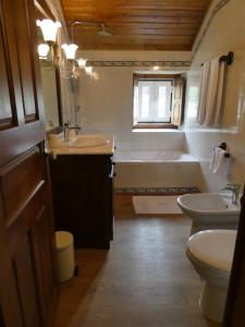 a bathroom with a tub and a sink and a toilet at Vida-Vi, Country House and B&B in Santa Catarina +163 photos
