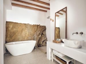 Koupelna v ubytování Belvedere Mykonos - Hilltop Rooms & Suites - The Leading Hotels of the World