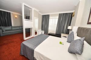 Säng eller sängar i ett rum på Gurkent Hotel