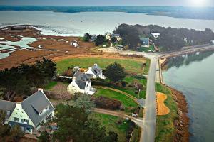 an aerial view of a house on an island in the water at LE COTTAGE in Séné