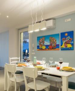 Fotografia z galérie ubytovania Villa Arillà con piscina e padel v destinácii Marina di Ragusa