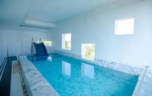 Bazén v ubytování Veranda Pool Villas & Suite nebo v jeho okolí