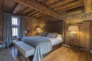 
a bedroom with a bed and a dresser at Hotel Kasteel Terworm in Heerlen
