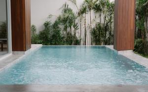 Bazén v ubytování Veranda Pool Villas & Suite nebo v jeho okolí