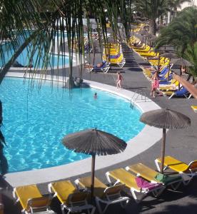 Bazén v ubytování Hotel Beatriz Playa & Spa nebo v jeho okolí