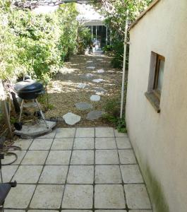a walkway with a grill in a yard at Dépendance sainte Anne in Marseille