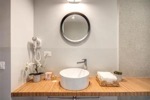 A bathroom at CORNER211