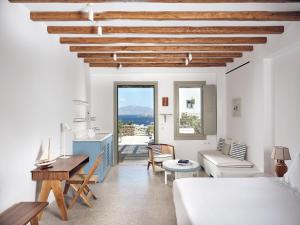 Postel nebo postele na pokoji v ubytování Belvedere Mykonos - Hilltop Rooms & Suites - The Leading Hotels of the World