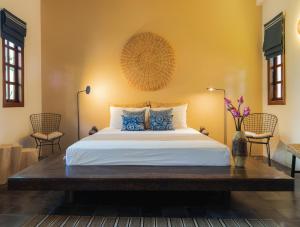 Кровать или кровати в номере Rambutan Resort – Siem Reap