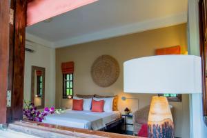 Кровать или кровати в номере Rambutan Resort – Siem Reap