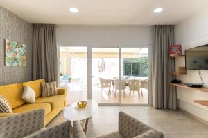 Uma área de estar em Holiday Club Playa Amadores
