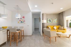 Uma área de estar em Holiday Club Playa Amadores