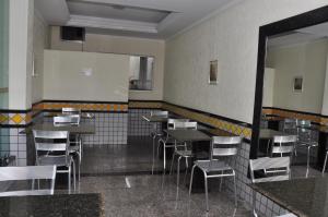 Un restaurante o sitio para comer en Hotel Sol Centro (Adults Only)