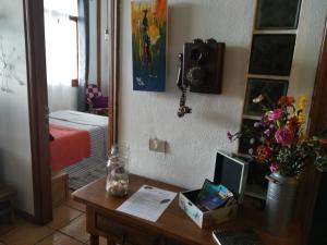 Łóżko lub łóżka w pokoju w obiekcie La Casita del acantilado