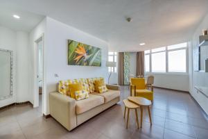 a living room with a couch and a table at Holiday Club Vista Amadores in Amadores