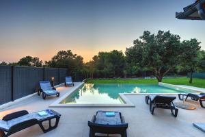 Bazén v ubytování Villa Monte Uliveto nebo v jeho okolí