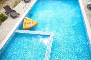 The swimming pool at or close to Guest House Ognyanovo
