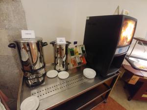 Set per la preparazione di tè e caffè presso Hotel Vello d'Oro