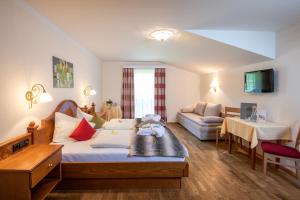 Postel nebo postele na pokoji v ubytování Natur & Familienhotel Der Stieglerhof