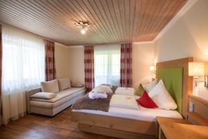 Postel nebo postele na pokoji v ubytování Natur & Familienhotel Der Stieglerhof