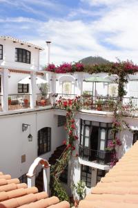 Un balcón o terraza de El Hotel de Su Merced