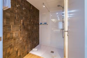 A bathroom at Pierre & Vacances Apartamentos Edificio Eurobuilding 2
