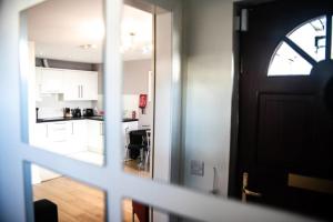 Dapur atau dapur kecil di Holywell Way Swords