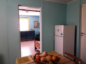 Kuchyň nebo kuchyňský kout v ubytování Painter's house by the beach