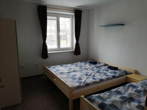 Postel nebo postele na pokoji v ubytování Chata Černá v Pošumaví