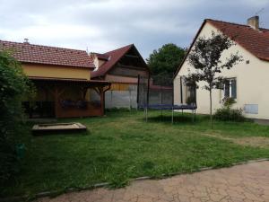 Zahrada ubytování Chata Černá v Pošumaví