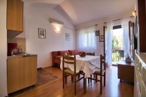 Kuchyň nebo kuchyňský kout v ubytování Apartments SI