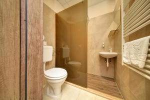 Kúpeľňa v ubytovaní Familia Panzió & Apartmanház Győr