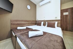 Posteľ alebo postele v izbe v ubytovaní Familia Panzió & Apartmanház Győr