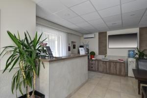 Kuchyňa alebo kuchynka v ubytovaní Familia Panzió & Apartmanház Győr