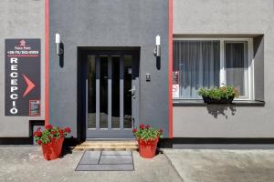 Exteriér alebo vchod do ubytovania Familia Panzió & Apartmanház Győr