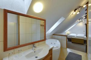 Kúpeľňa v ubytovaní Zamecka Fortovna Obora - Forester House