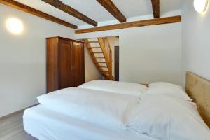 Posteľ alebo postele v izbe v ubytovaní Zamecka Fortovna Obora - Forester House