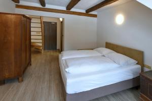 Posteľ alebo postele v izbe v ubytovaní Zamecka Fortovna Obora - Forester House