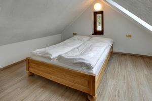 Posteľ alebo postele v izbe v ubytovaní Zamecka Fortovna Obora - Forester House