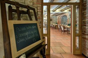 Reštaurácia alebo iné gastronomické zariadenie v ubytovaní Zamecka Fortovna Obora - Forester House