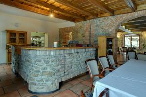 Reštaurácia alebo iné gastronomické zariadenie v ubytovaní Zamecka Fortovna Obora - Forester House