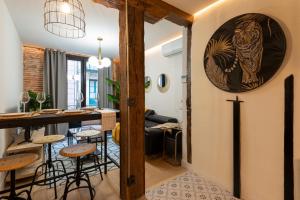 Et opholdsområde på Safari AC by Staynnapartments + 18 billeder