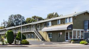 a hotel building with a staircase in front of it at Hotel Parmani in Palo Alto