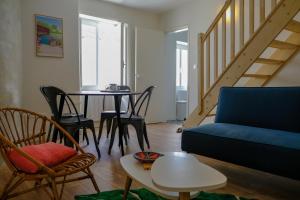 a living room with a blue couch and a table at Duplex de charme quartier Opéra Graslin in Nantes