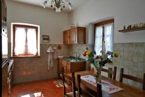 Kuchyň nebo kuchyňský kout v ubytování Casa Il Ceppo
