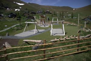 Plac zabaw dla dzieci w obiekcie Almhaus Heidi Nockberge