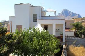 A general mountain view or a mountain view taken from Az apartmant